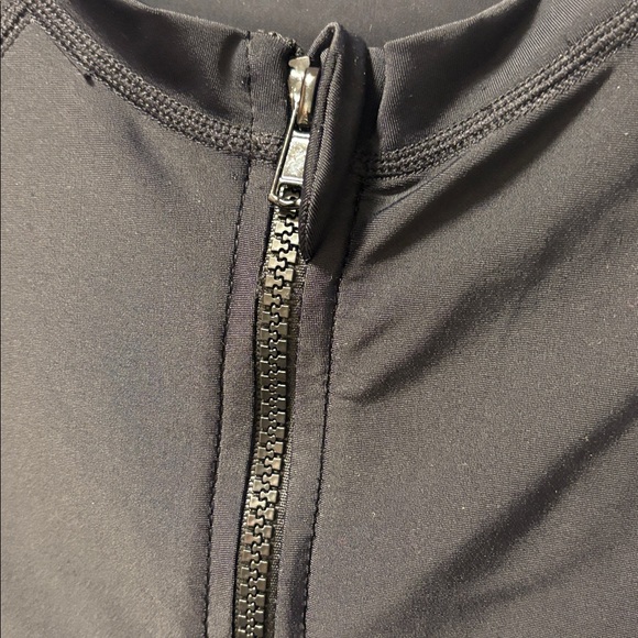 AXESEA Black Rash Guard with White Patterns - Picture 5 of 8